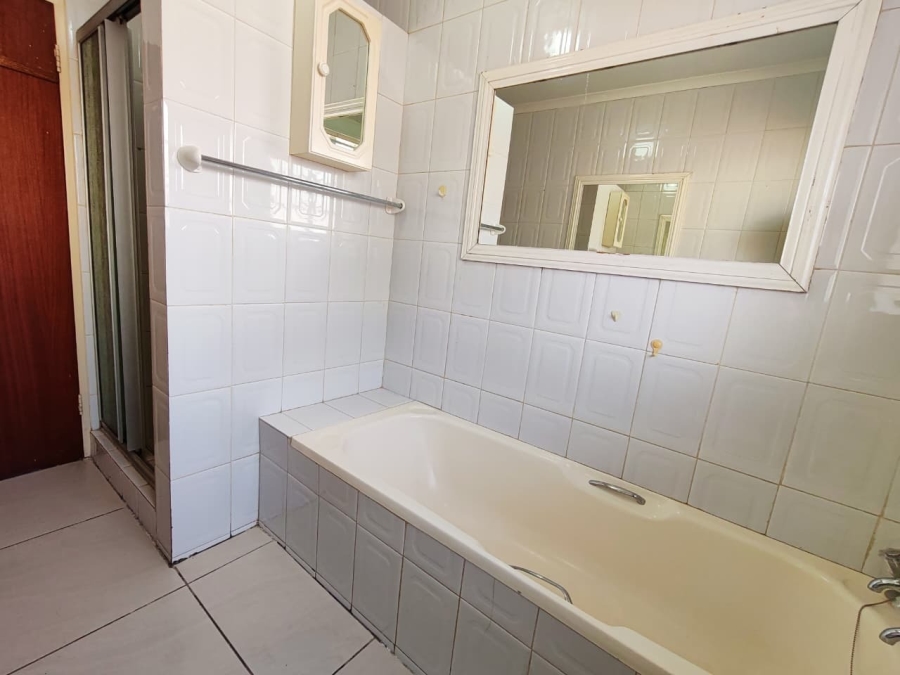 3 Bedroom Property for Sale in Kannoniers Park North West